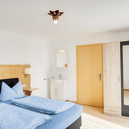 Gaestehaus U Ferienwohnungen Veronika Incl Fruehstuecksbuffet Und Koenigscard Mit 200 Kostenlosen Attraktionen Unterammergau Exteriör bild