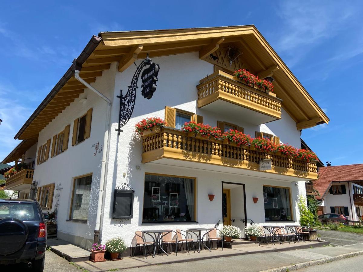 Gaestehaus U Ferienwohnungen Veronika Incl Fruehstuecksbuffet Und Koenigscard Mit 200 Kostenlosen Attraktionen Unterammergau Exteriör bild