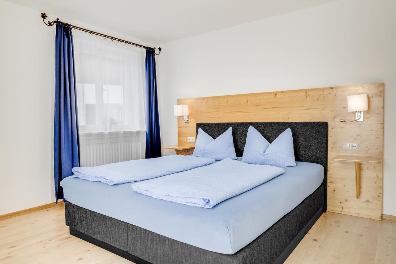 Gaestehaus U Ferienwohnungen Veronika Incl Fruehstuecksbuffet Und Koenigscard Mit 200 Kostenlosen Attraktionen Unterammergau Exteriör bild