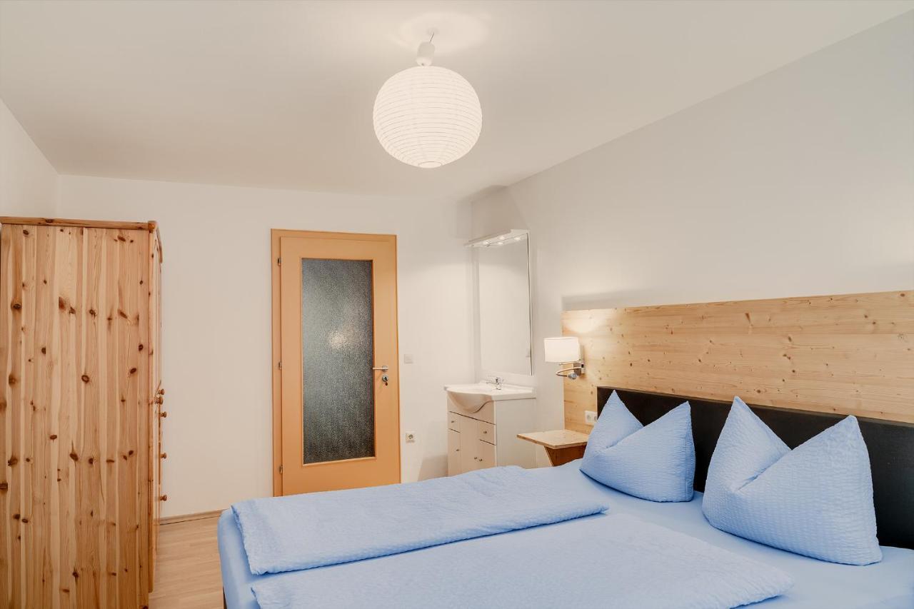 Gaestehaus U Ferienwohnungen Veronika Incl Fruehstuecksbuffet Und Koenigscard Mit 200 Kostenlosen Attraktionen Unterammergau Exteriör bild