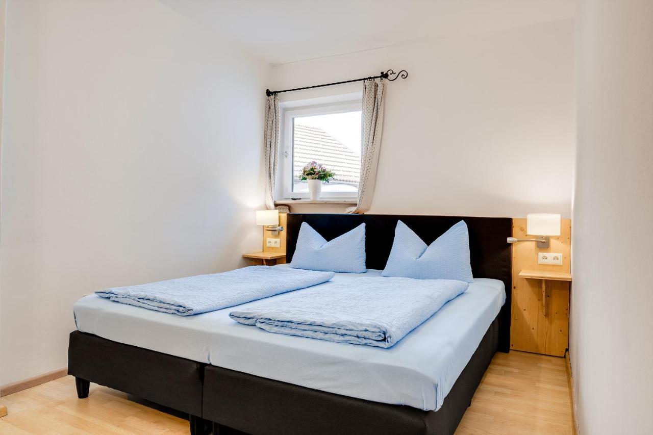 Gaestehaus U Ferienwohnungen Veronika Incl Fruehstuecksbuffet Und Koenigscard Mit 200 Kostenlosen Attraktionen Unterammergau Exteriör bild