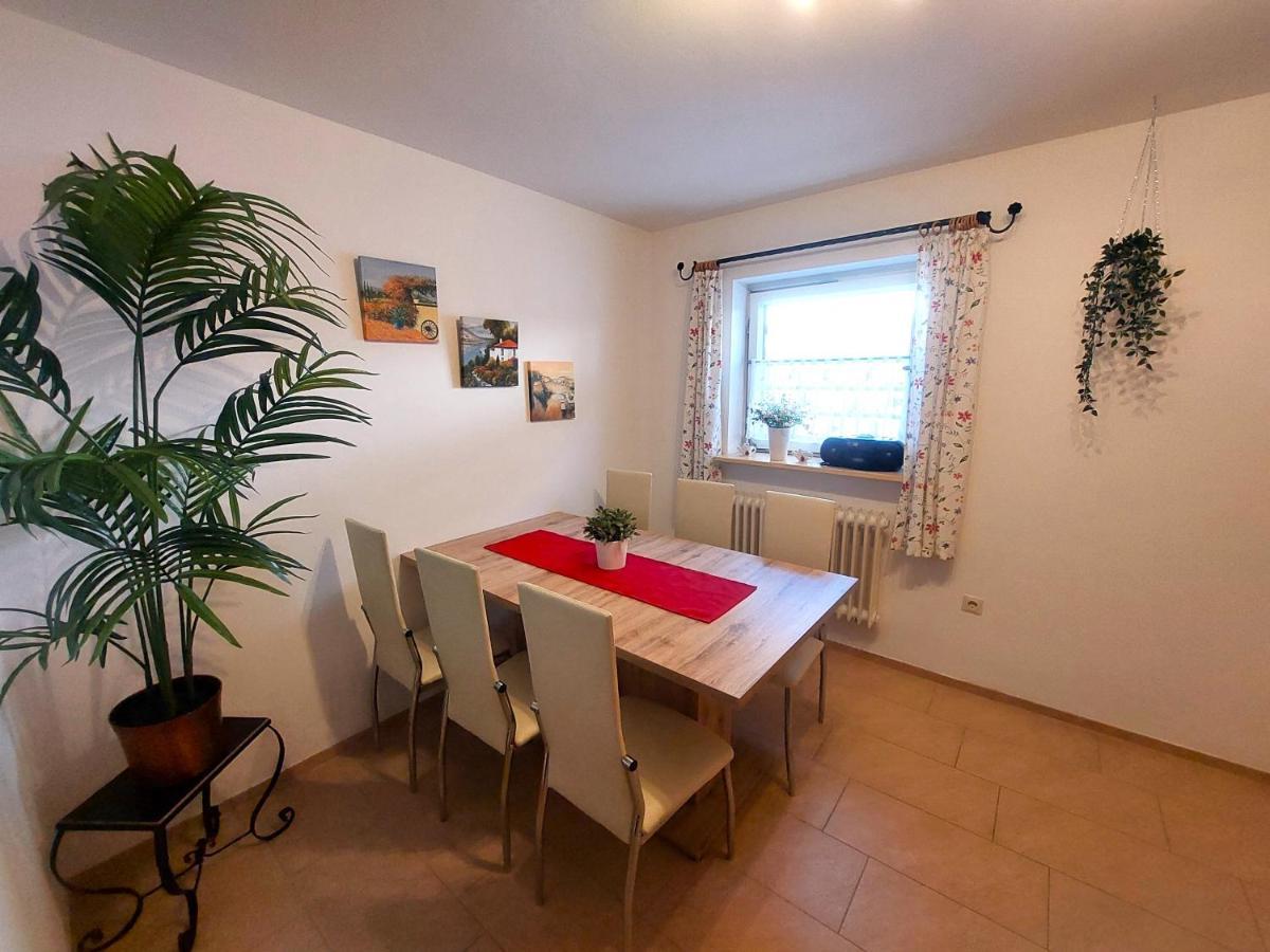 Gaestehaus U Ferienwohnungen Veronika Incl Fruehstuecksbuffet Und Koenigscard Mit 200 Kostenlosen Attraktionen Unterammergau Exteriör bild