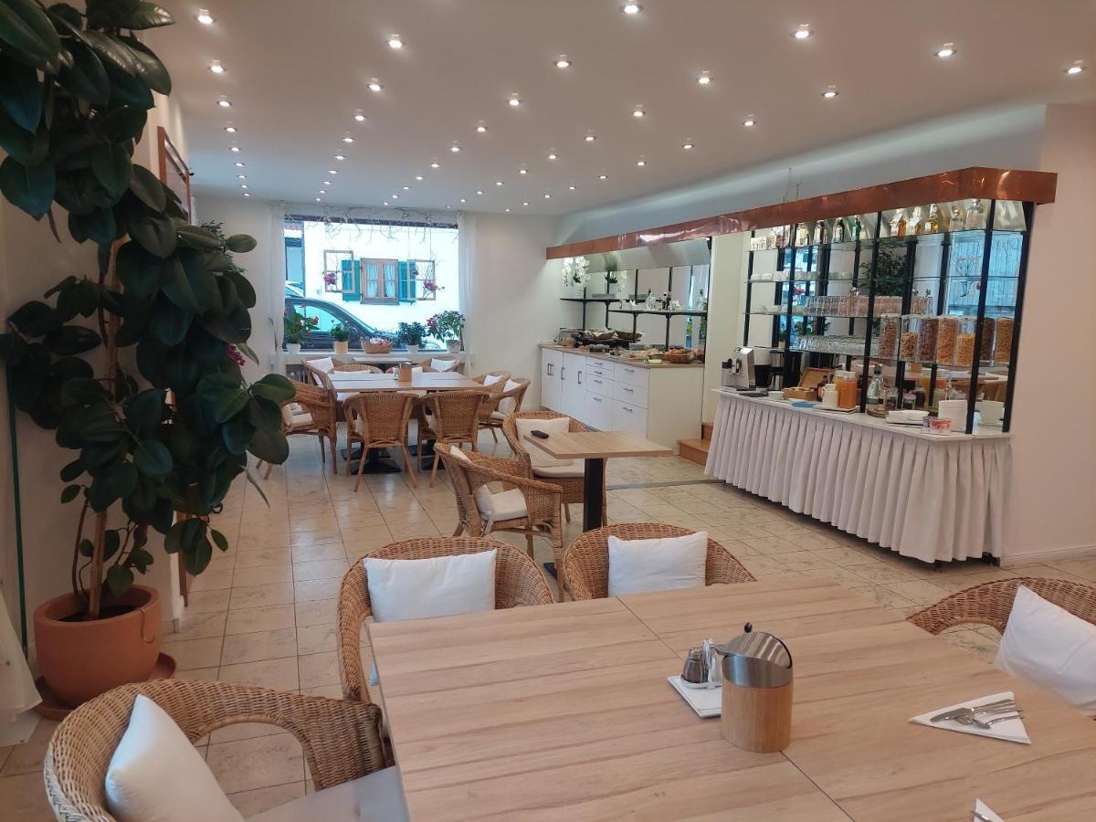 Gaestehaus U Ferienwohnungen Veronika Incl Fruehstuecksbuffet Und Koenigscard Mit 200 Kostenlosen Attraktionen Unterammergau Exteriör bild