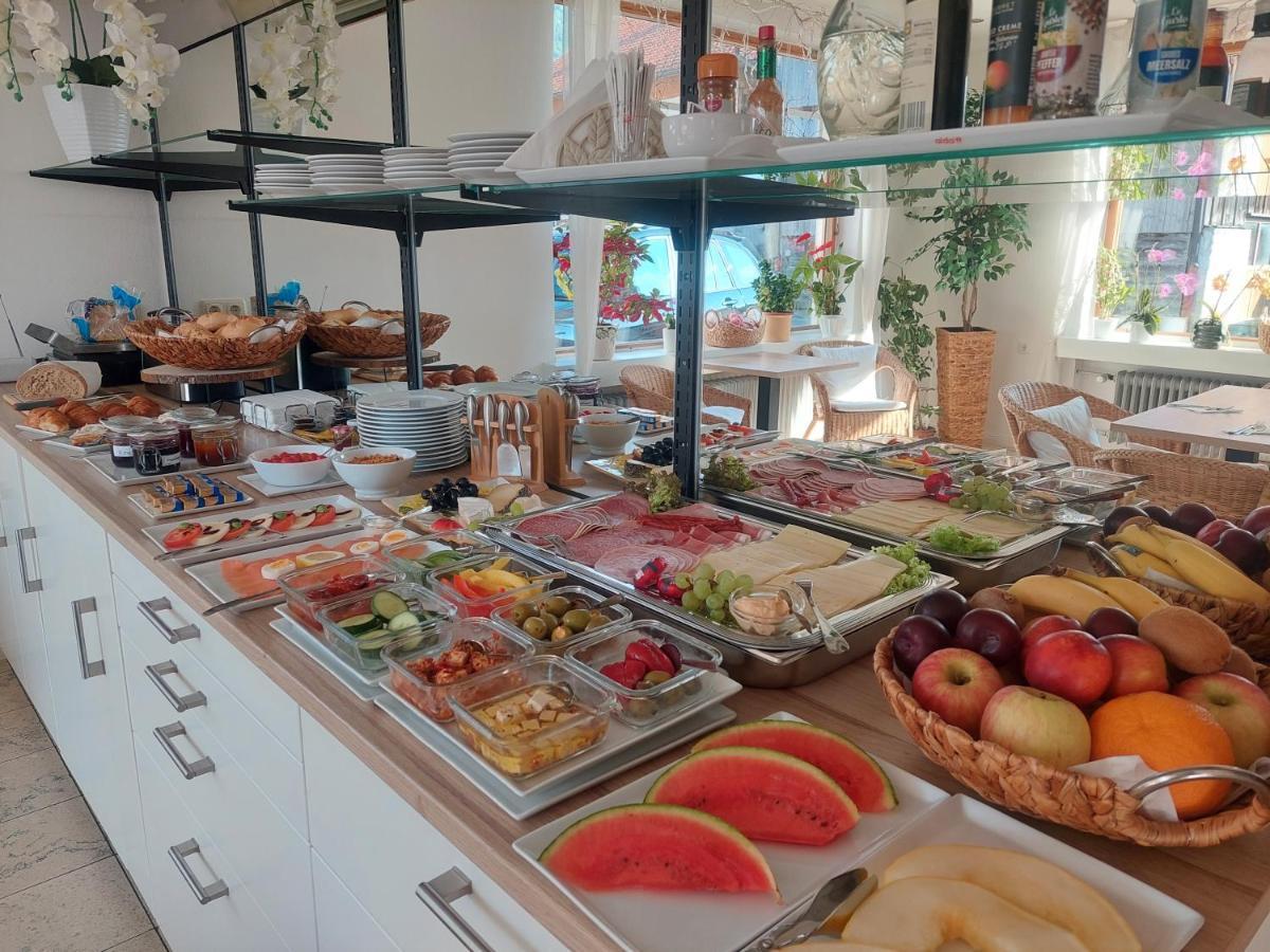 Gaestehaus U Ferienwohnungen Veronika Incl Fruehstuecksbuffet Und Koenigscard Mit 200 Kostenlosen Attraktionen Unterammergau Exteriör bild