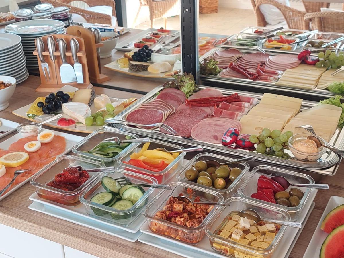 Gaestehaus U Ferienwohnungen Veronika Incl Fruehstuecksbuffet Und Koenigscard Mit 200 Kostenlosen Attraktionen Unterammergau Exteriör bild
