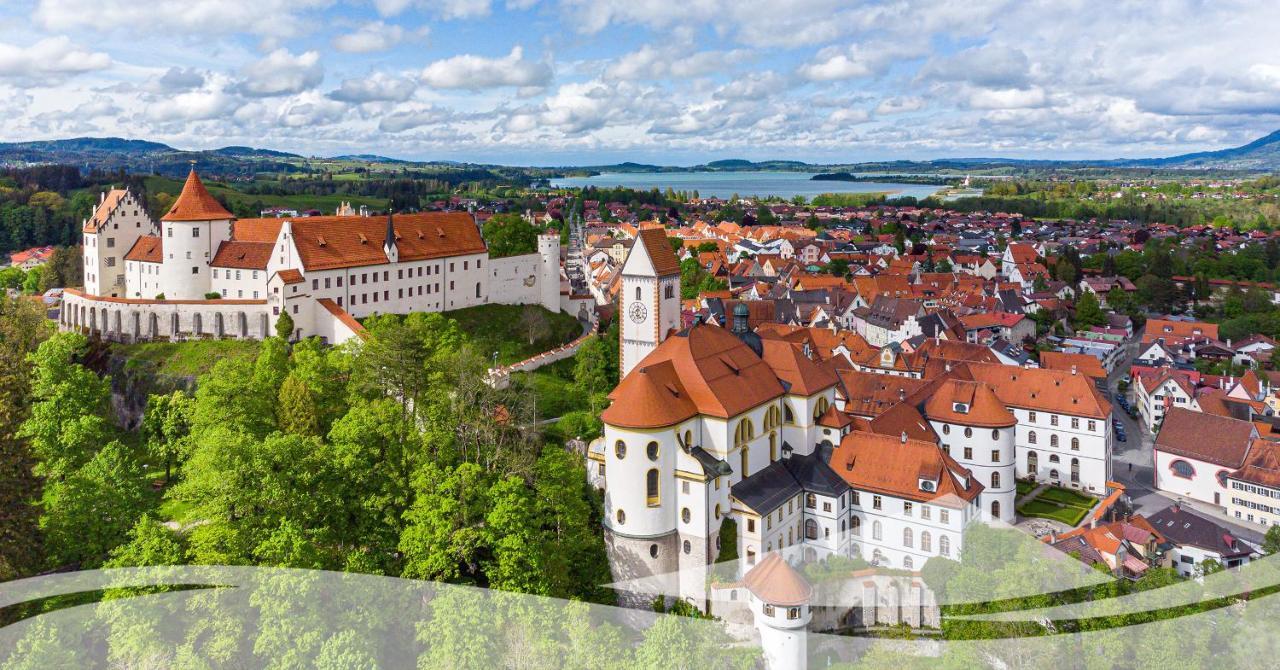 Gaestehaus U Ferienwohnungen Veronika Incl Fruehstuecksbuffet Und Koenigscard Mit 200 Kostenlosen Attraktionen Unterammergau Exteriör bild