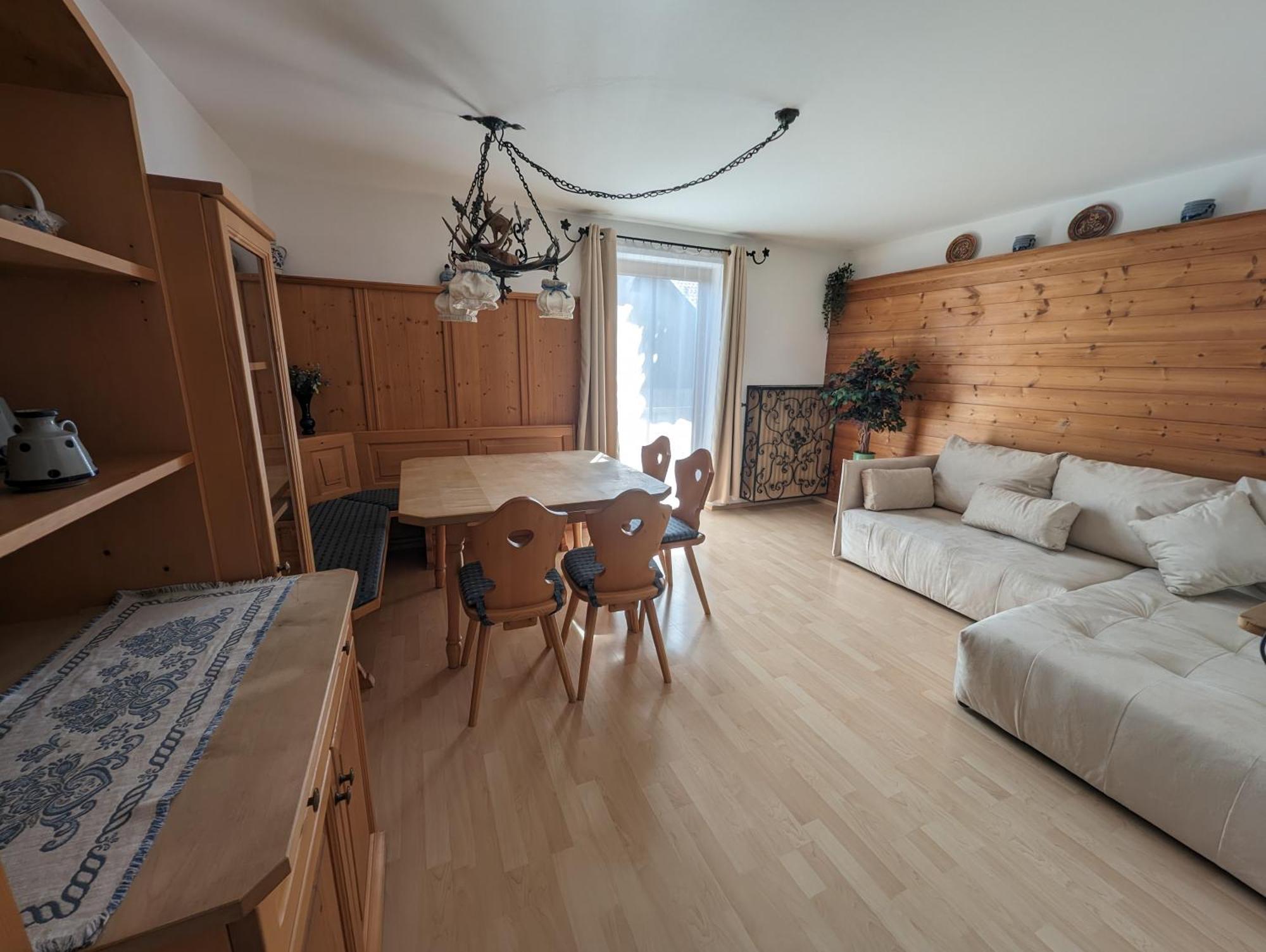 Gaestehaus U Ferienwohnungen Veronika Incl Fruehstuecksbuffet Und Koenigscard Mit 200 Kostenlosen Attraktionen Unterammergau Exteriör bild