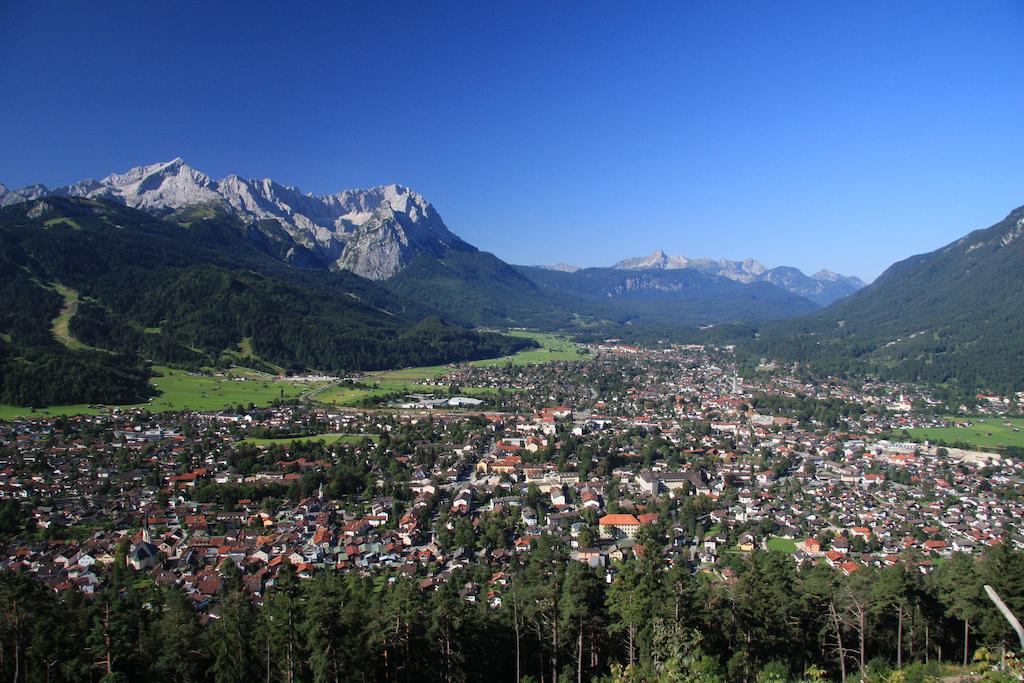 Gaestehaus U Ferienwohnungen Veronika Incl Fruehstuecksbuffet Und Koenigscard Mit 200 Kostenlosen Attraktionen Unterammergau Rum bild